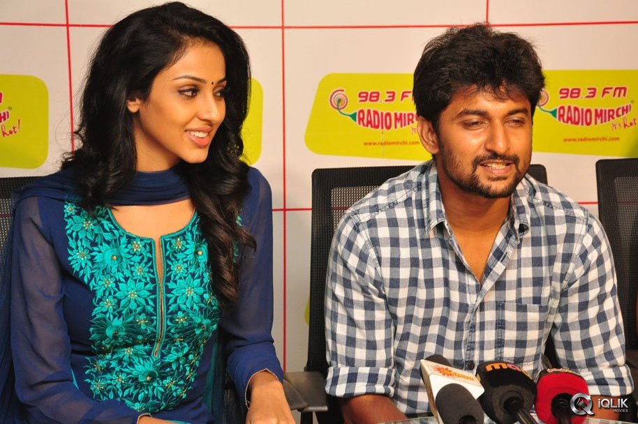 Majnu-Movie-Team-At-Radio-Mirchi